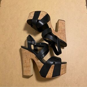 Micheal Kors Suki Black Leather Platform Sandals